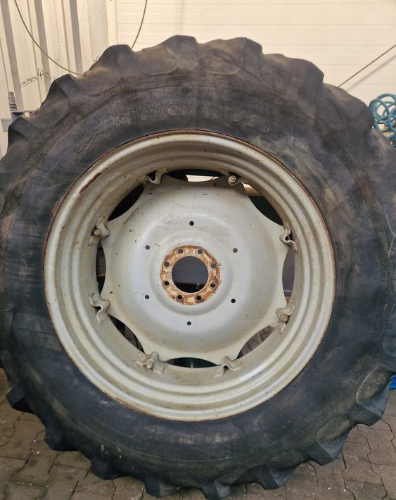 Części do Ciągnika Massey Ferguson MF 3000, 6000 Koła tylne 18,4R38 do ciągnika MF - 车轮 适用于 农业机械:图1 Części do Ciągnika Massey Ferguson MF 3000, 6000 Koła tylne 18,4R38 do ciągnika MF - 车轮 适用于 农业机械:图1