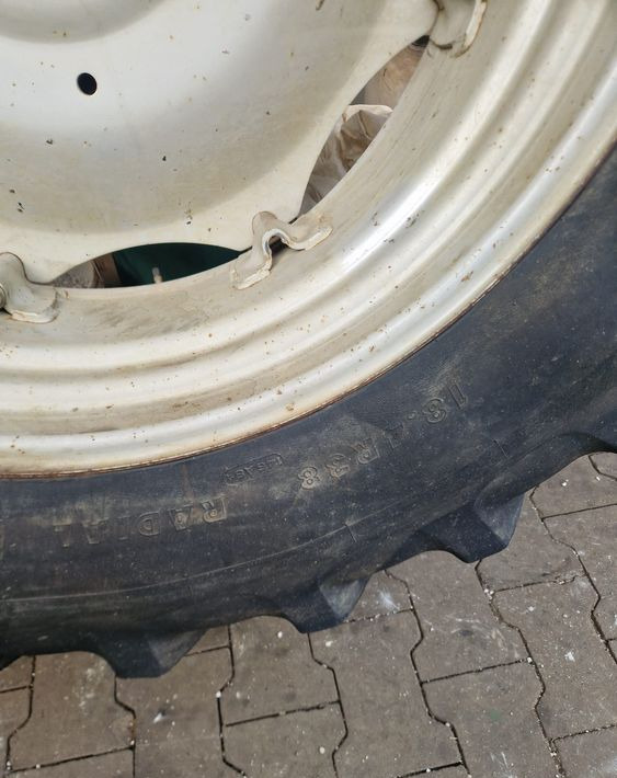 Części do Ciągnika Massey Ferguson MF 3000, 6000 Koła tylne 18,4R38 do ciągnika MF - 车轮 适用于 农业机械:图2 Części do Ciągnika Massey Ferguson MF 3000, 6000 Koła tylne 18,4R38 do ciągnika MF - 车轮 适用于 农业机械:图2