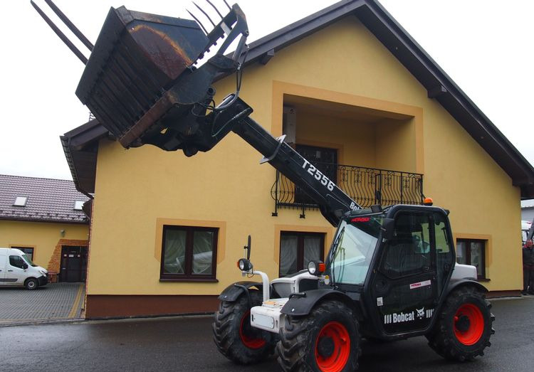 Ładowarka teleskopowa Bobcat T2556 2005 Ładowarka teleskopowa BOBCAT - 伸缩臂叉装车:图1 Ładowarka teleskopowa Bobcat T2556 2005 Ładowarka teleskopowa BOBCAT - 伸缩臂叉装车:图1