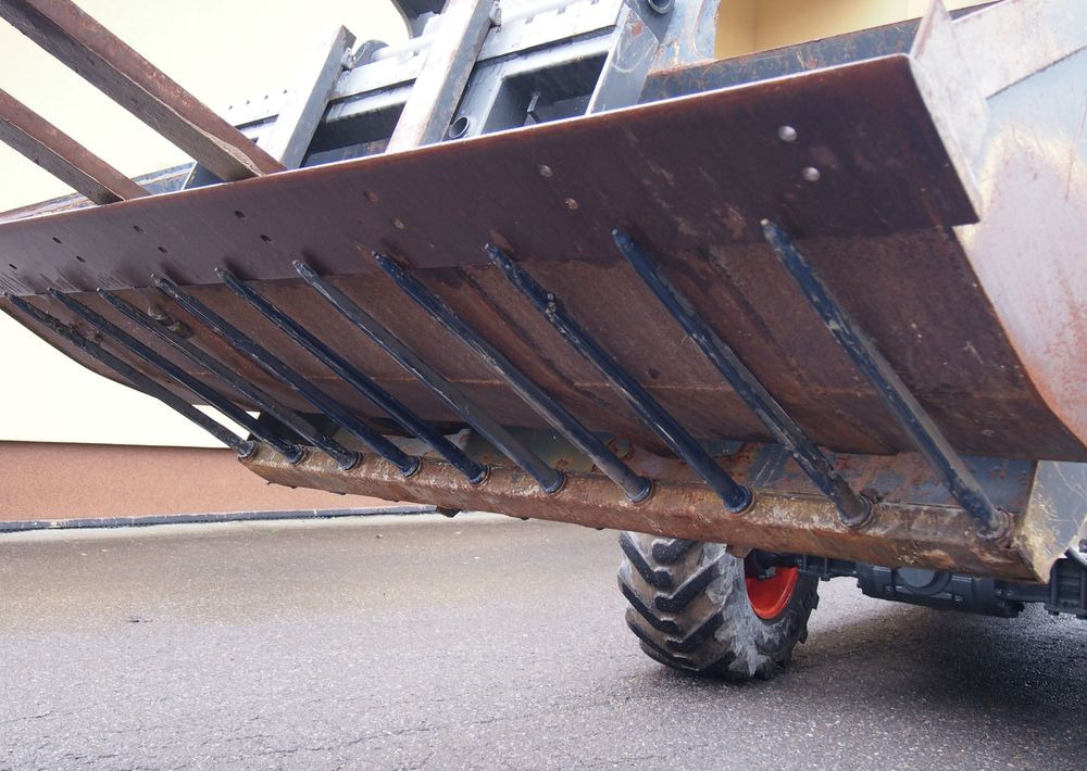 Ładowarka teleskopowa Bobcat T2556 2005 Ładowarka teleskopowa BOBCAT - 伸缩臂叉装车:图4 Ładowarka teleskopowa Bobcat T2556 2005 Ładowarka teleskopowa BOBCAT - 伸缩臂叉装车:图4