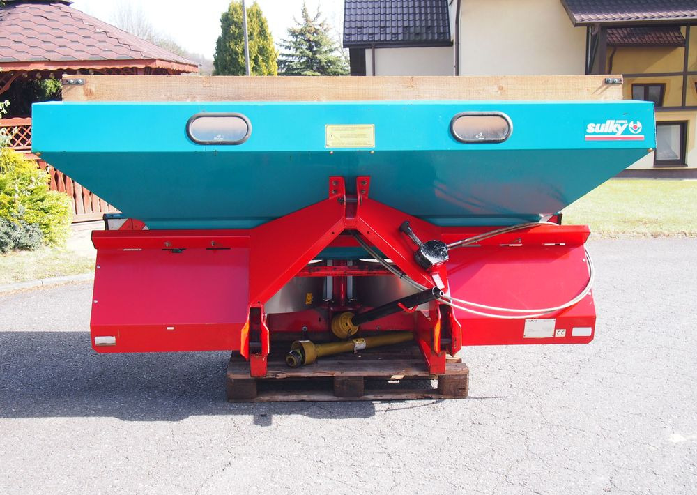 Rozsiewacz nawozów Sulky DPX GL 2000 18-24m Rozsiewacz nawozów Sulky - 肥料撒施机:图1 Rozsiewacz nawozów Sulky DPX GL 2000 18-24m Rozsiewacz nawozów Sulky - 肥料撒施机:图1