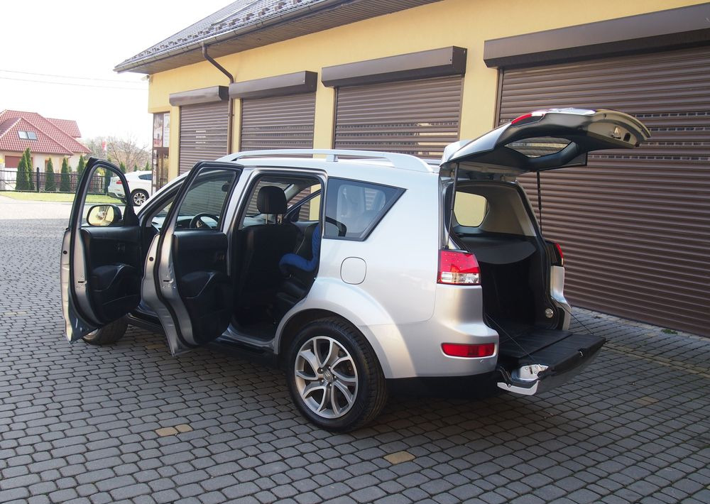 汽车 Samochód Citroen C-Crosser 2.2 HDI 2010 Samochód osobowy SUW 4x4：图8