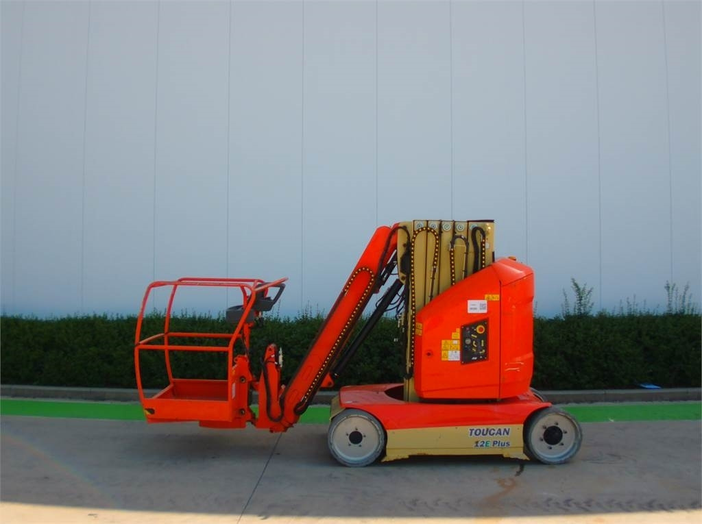 JLG Toucan 12E+ - 垂直桅杆升降机:图1 JLG Toucan 12E+ - 垂直桅杆升降机:图1