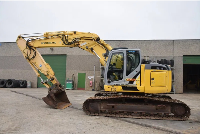 New Holland Kobelco E235B SR-LCT - 履带式挖掘机:图3 New Holland Kobelco E235B SR-LCT - 履带式挖掘机:图3