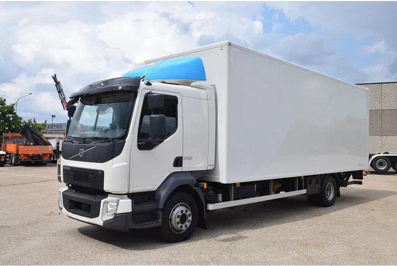 Volvo FL 250 - 厢式卡车:图1 Volvo FL 250 - 厢式卡车:图1