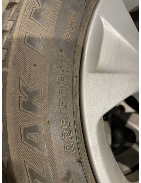 BMW *BMW velgen met Brigdestone banden *225/50 R17 - 车轮/ 轮胎 适用于 汽车:图4 BMW *BMW velgen met Brigdestone banden *225/50 R17 - 车轮/ 轮胎 适用于 汽车:图4