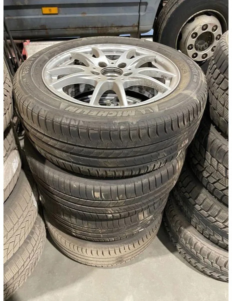 Michelin *205/55 R16 - 车轮/ 轮胎 适用于 汽车:图1 Michelin *205/55 R16 - 车轮/ 轮胎 适用于 汽车:图1