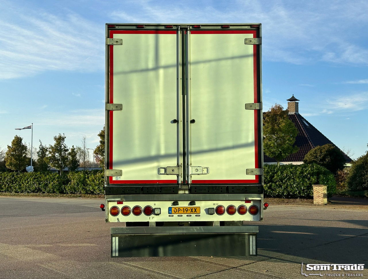 Chereau Renders Carrier Maxima 1300 2X Steering Axle 1X Lift Axle Disc Brakes - 冷藏半拖车:图4 Chereau Renders Carrier Maxima 1300 2X Steering Axle 1X Lift Axle Disc Brakes - 冷藏半拖车:图4