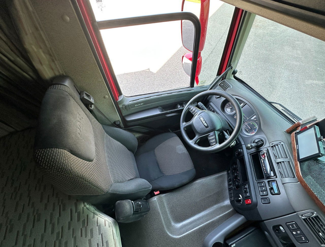 厢式卡车 DAF CF 290 FA Space CAB Hardhouten Vloer 2500 KG Klep Nieuw Staat：图12