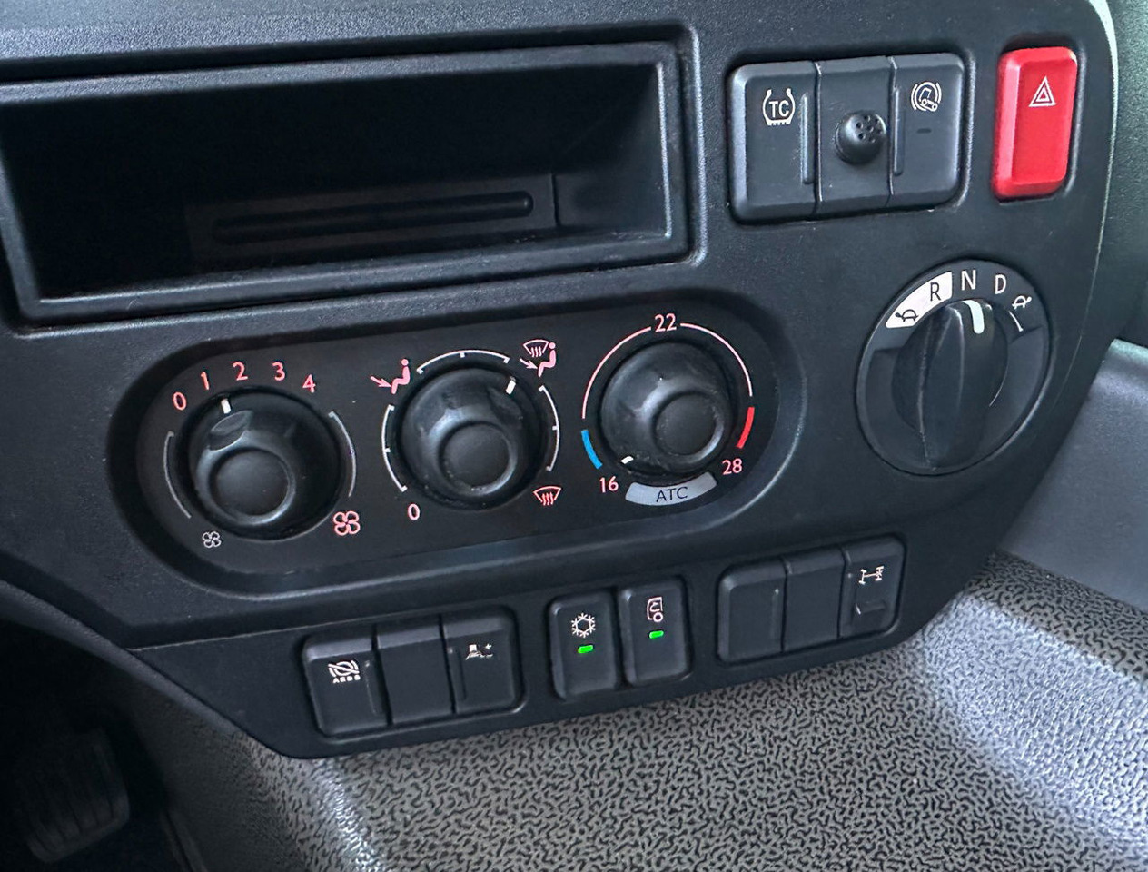 厢式卡车 DAF CF 290 FA Space CAB Hardhouten Vloer 2500 KG Klep Nieuw Staat：图15