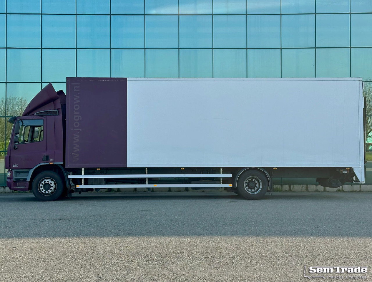 DAF CF 75 Isolated BOX + Heater Tail Lift 478.000 KM Holland-Truck - 厢式卡车:图2 DAF CF 75 Isolated BOX + Heater Tail Lift 478.000 KM Holland-Truck - 厢式卡车:图2