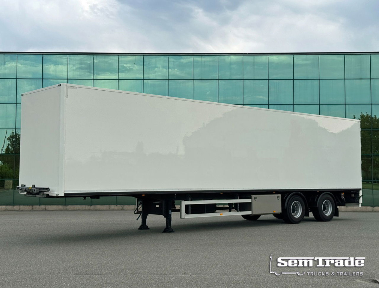 FAG 2 AS Burgers BAK Geisoleerd Gegalvaniseerd Chassis ZO Goed ALS Nieuw Direct Leverbaar 1325 x 244 x 267 CM Inwendig - 封闭厢式半拖车:图1 FAG 2 AS Burgers BAK Geisoleerd Gegalvaniseerd Chassis ZO Goed ALS Nieuw Direct Leverbaar 1325 x 244 x 267 CM Inwendig - 封闭厢式半拖车:图1