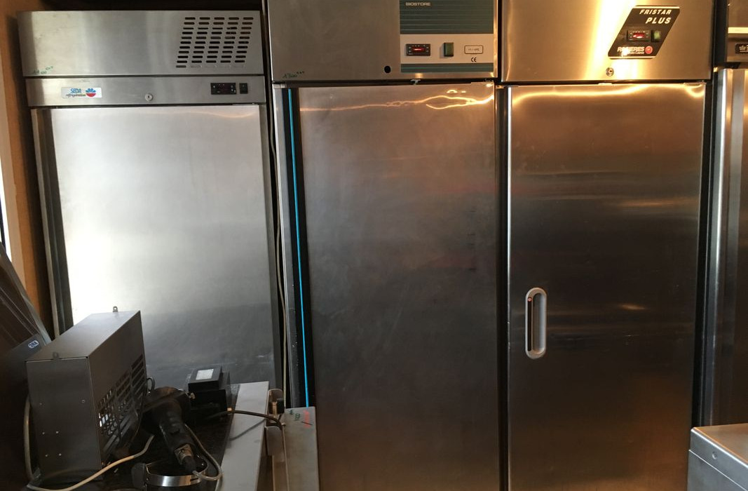 Tour refrigere Gastro ou 600x400 Armoires froides Self de presentation Table de decoupe refrigeree - 食品机械:图1 Tour refrigere Gastro ou 600x400 Armoires froides Self de presentation Table de decoupe refrigeree - 食品机械:图1