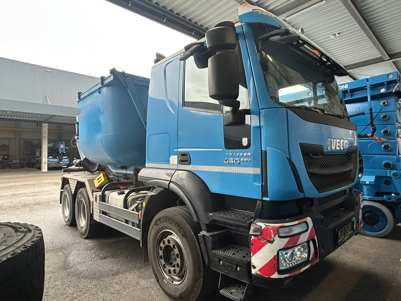 Iveco Trakker 450 - 自卸车:图1 Iveco Trakker 450 - 自卸车:图1