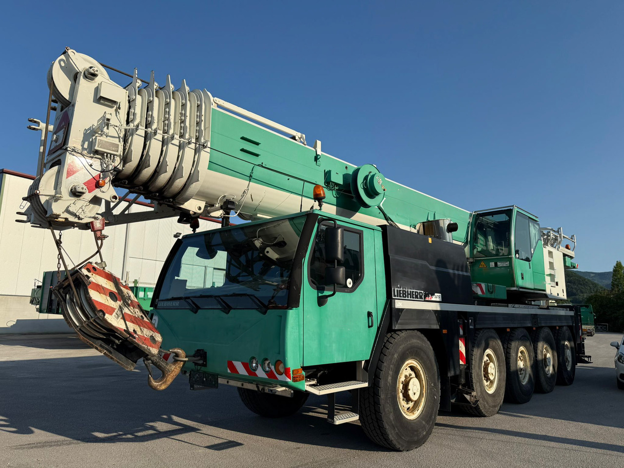 LIEBHERR LTM 1100-5.2 - 移动式起重机:图1 LIEBHERR LTM 1100-5.2 - 移动式起重机:图1