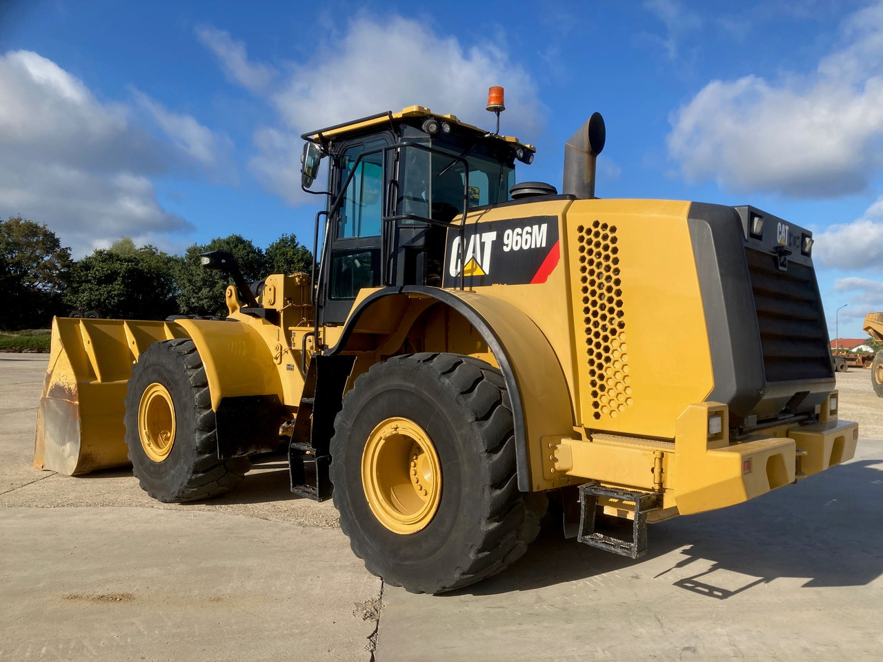 CATERPILLAR 966M - 轮式装载机:图1 CATERPILLAR 966M - 轮式装载机:图1