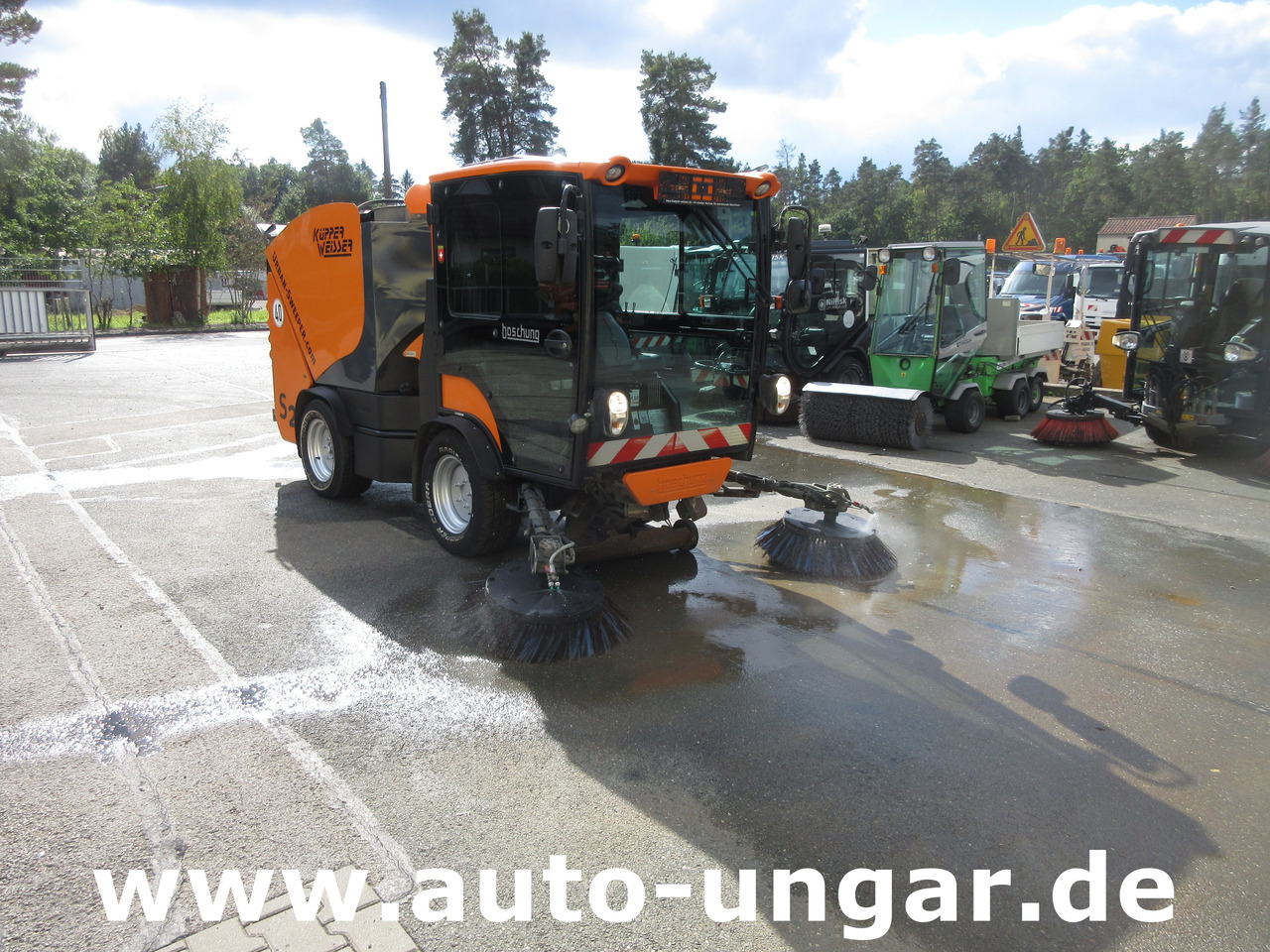Boschung S2 Küpper-Weisser Kehrmaschine Urban Sweeper 2m³ Knicklenkung 40km/h - 道路清扫机:图1 Boschung S2 Küpper-Weisser Kehrmaschine Urban Sweeper 2m³ Knicklenkung 40km/h - 道路清扫机:图1