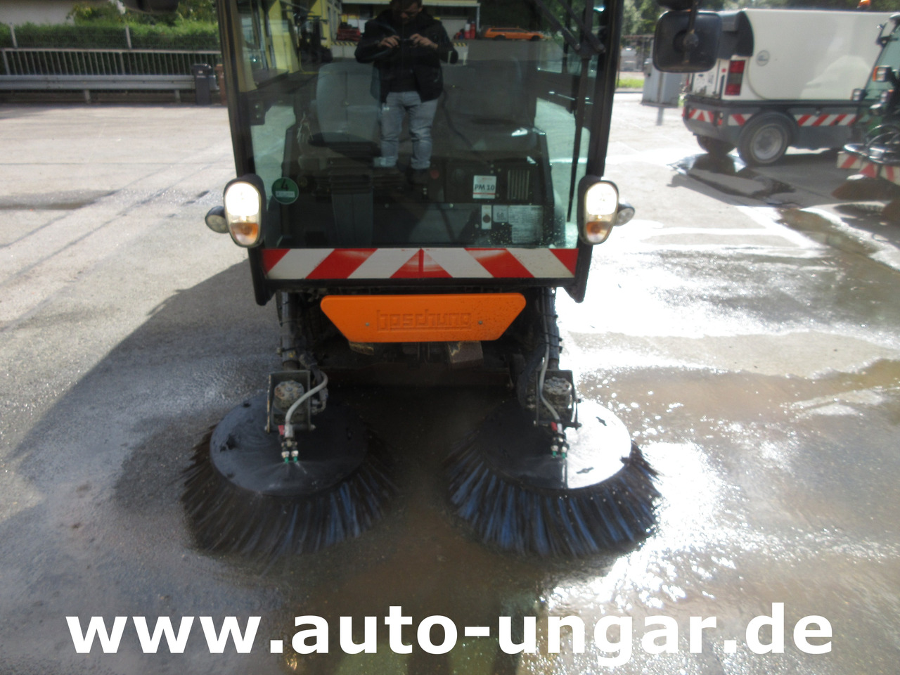 Boschung S2 Küpper-Weisser Kehrmaschine Urban Sweeper 2m³ Knicklenkung 40km/h - 道路清扫机:图3 Boschung S2 Küpper-Weisser Kehrmaschine Urban Sweeper 2m³ Knicklenkung 40km/h - 道路清扫机:图3
