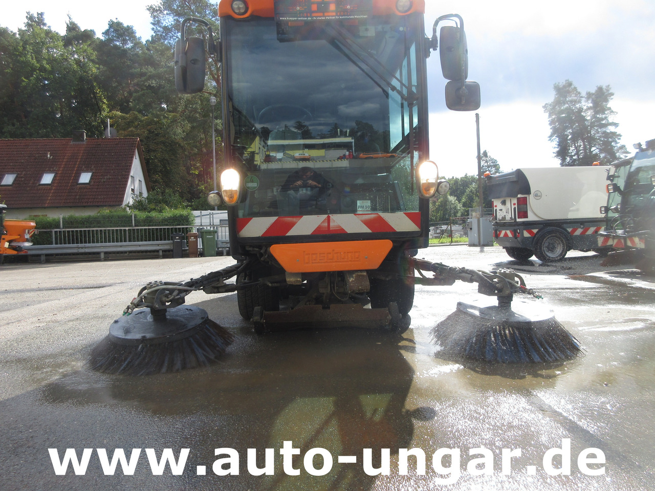 Boschung S2 Küpper-Weisser Kehrmaschine Urban Sweeper 2m³ Knicklenkung 40km/h - 道路清扫机:图2 Boschung S2 Küpper-Weisser Kehrmaschine Urban Sweeper 2m³ Knicklenkung 40km/h - 道路清扫机:图2