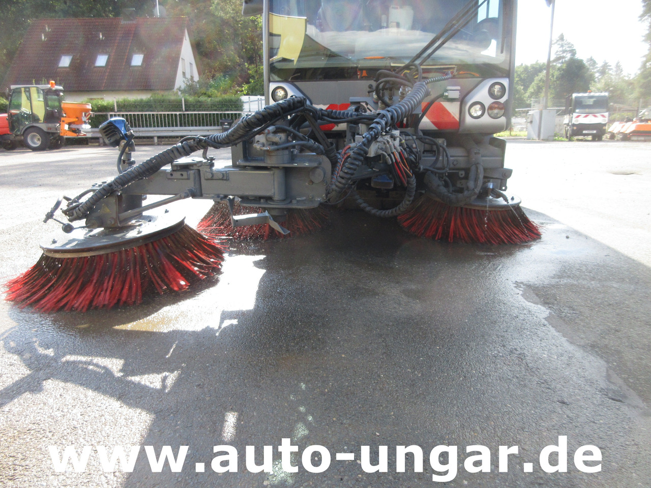 Boschung S3 Kehrmaschine urban sweeper Wildkrautbesen Allradlenkung - 道路清扫机:图3 Boschung S3 Kehrmaschine urban sweeper Wildkrautbesen Allradlenkung - 道路清扫机:图3
