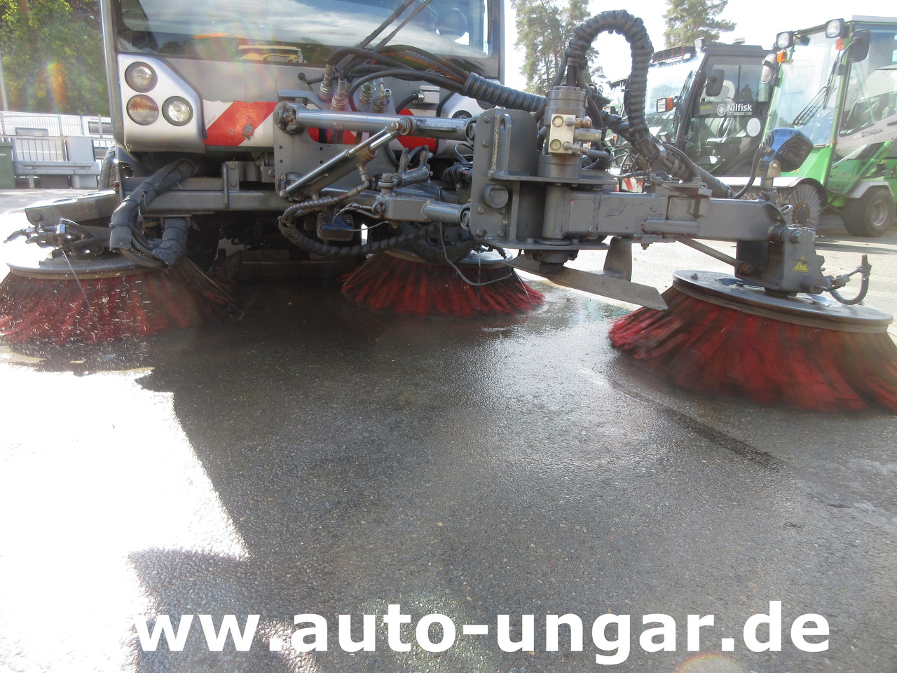 Boschung S3 Kehrmaschine urban sweeper Wildkrautbesen Allradlenkung - 道路清扫机:图5 Boschung S3 Kehrmaschine urban sweeper Wildkrautbesen Allradlenkung - 道路清扫机:图5