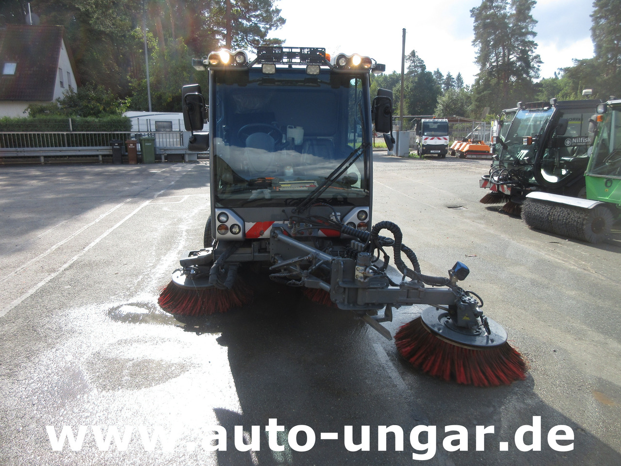 Boschung S3 Kehrmaschine urban sweeper Wildkrautbesen Allradlenkung - 道路清扫机:图4 Boschung S3 Kehrmaschine urban sweeper Wildkrautbesen Allradlenkung - 道路清扫机:图4
