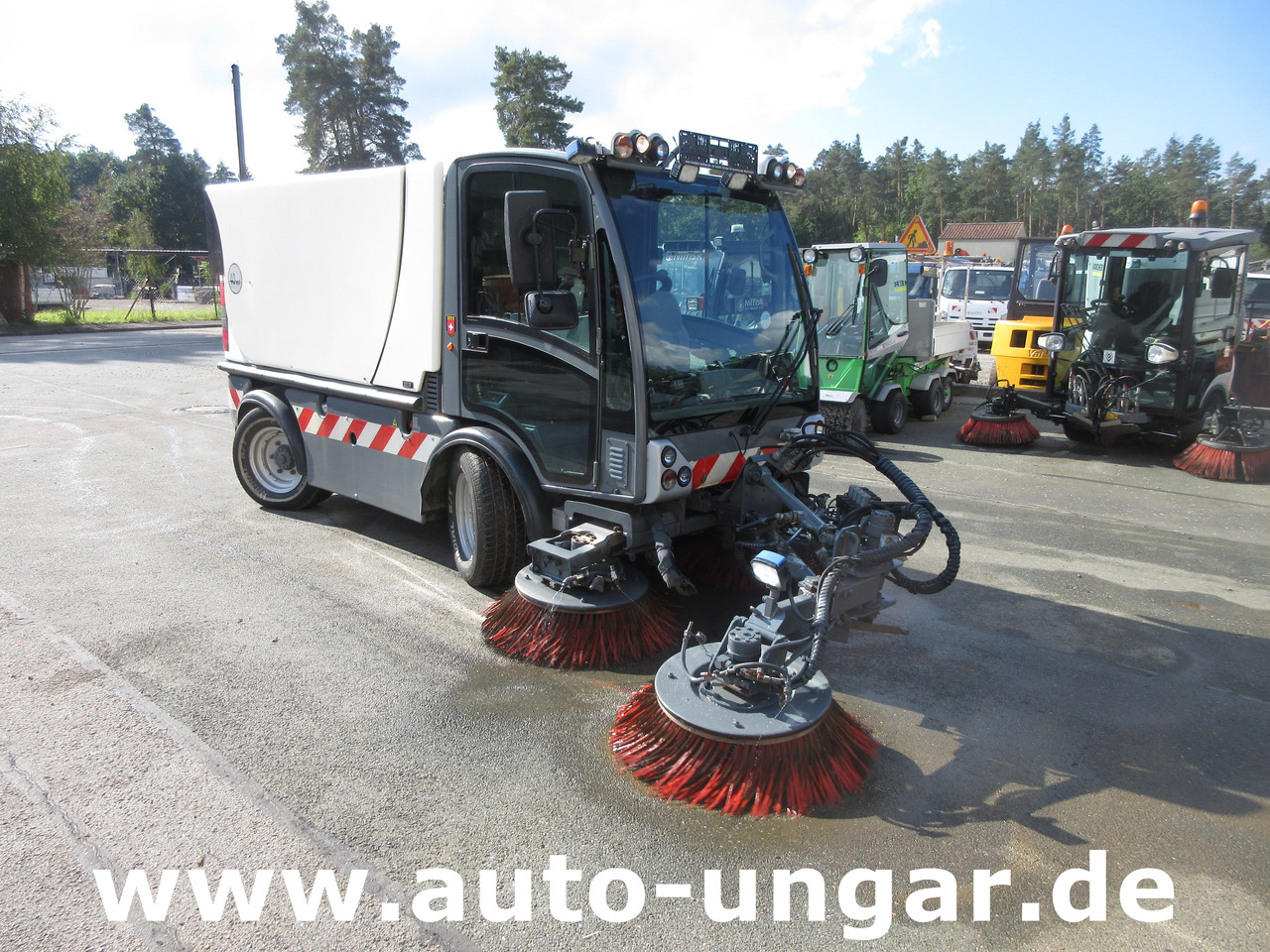 Boschung S3 Kehrmaschine urban sweeper Wildkrautbesen Allradlenkung - 道路清扫机:图1 Boschung S3 Kehrmaschine urban sweeper Wildkrautbesen Allradlenkung - 道路清扫机:图1
