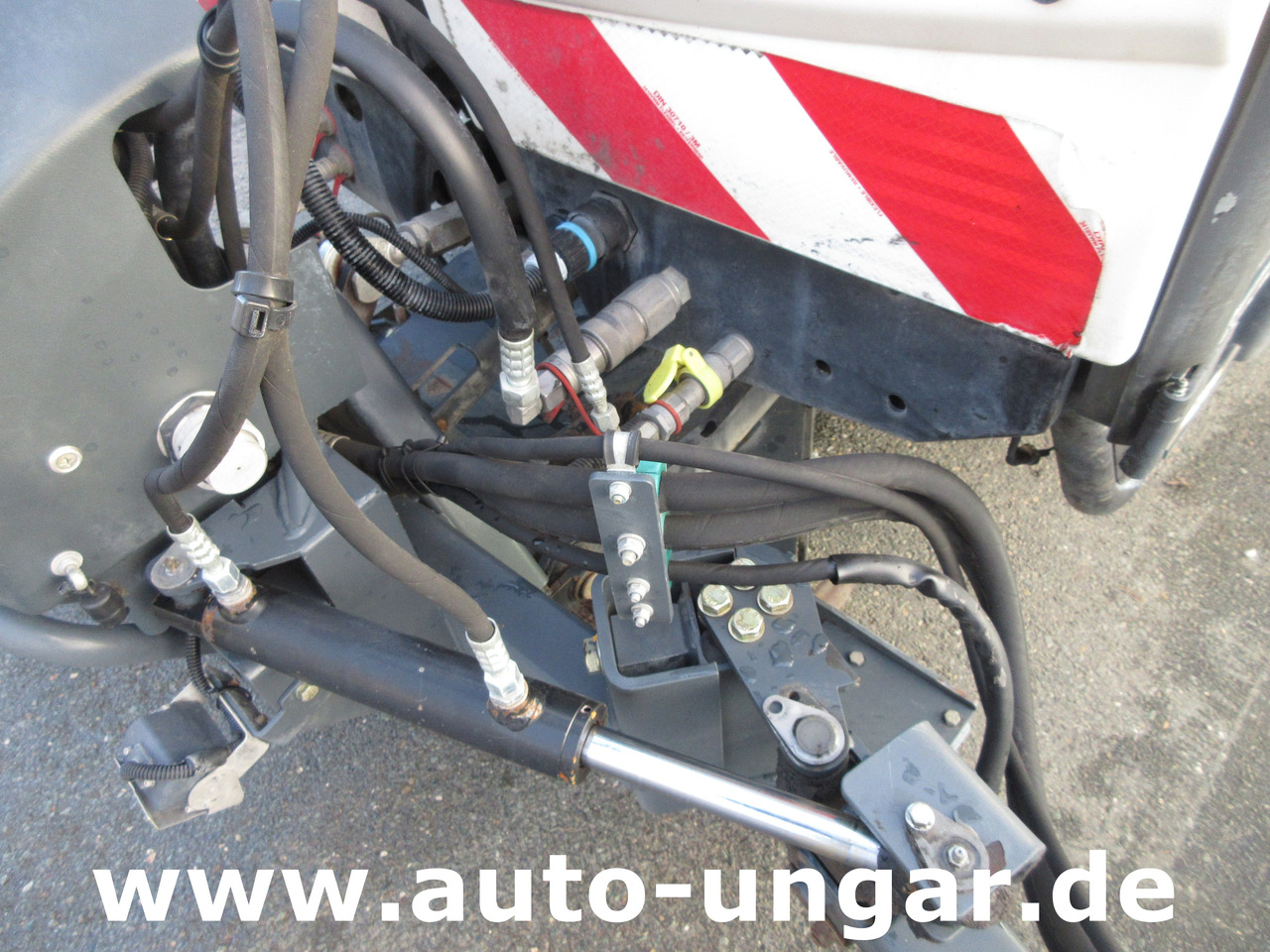 Hako CityMaster CM2000 2 Besen Baujahr 2015 Kehrmaschine 4-Rad-Lenkung - 道路清扫机:图5 Hako CityMaster CM2000 2 Besen Baujahr 2015 Kehrmaschine 4-Rad-Lenkung - 道路清扫机:图5