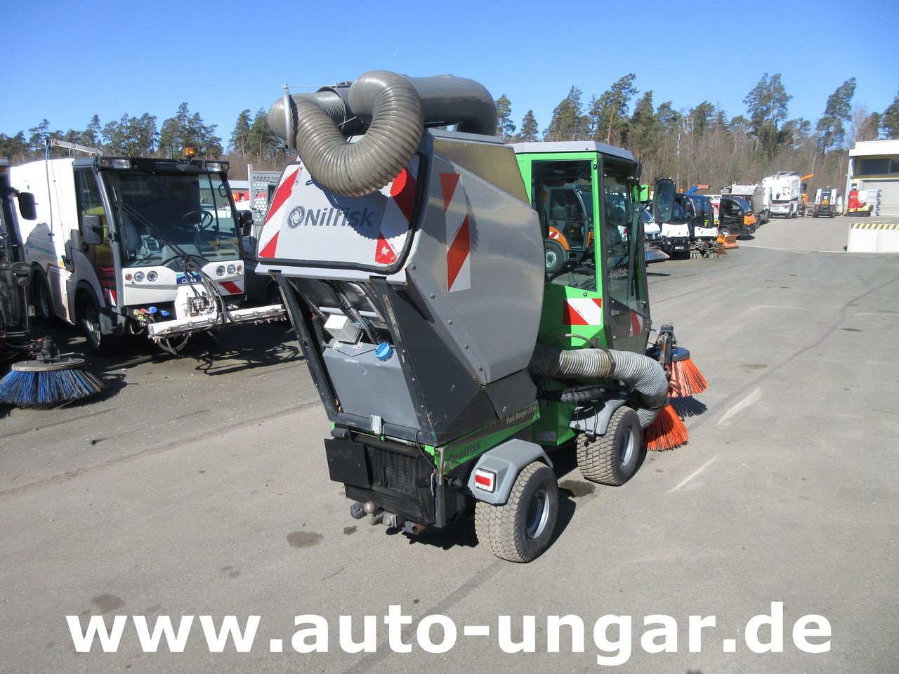 NILFISK Park Ranger 2150 Egholm Geräteträger mit Kehraufbau Baujahr 2018 Perkins - 道路清扫机:图3 NILFISK Park Ranger 2150 Egholm Geräteträger mit Kehraufbau Baujahr 2018 Perkins - 道路清扫机:图3