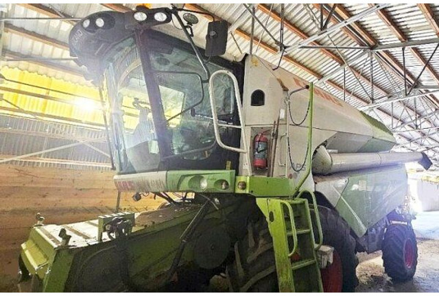 Claas Tucano 450 (839) +V 750 - 联合收割机:图1 Claas Tucano 450 (839) +V 750 - 联合收割机:图1
