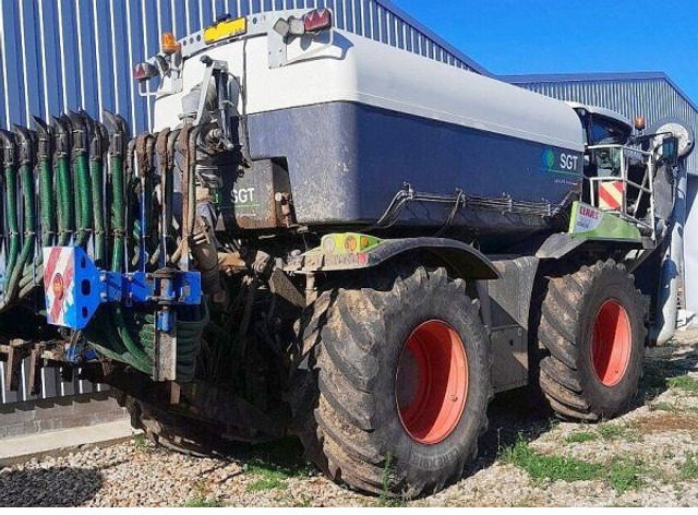 Claas Xerion 4000/783 + SGT(Bauer) - 撒肥机:图1 Claas Xerion 4000/783 + SGT(Bauer) - 撒肥机:图1
