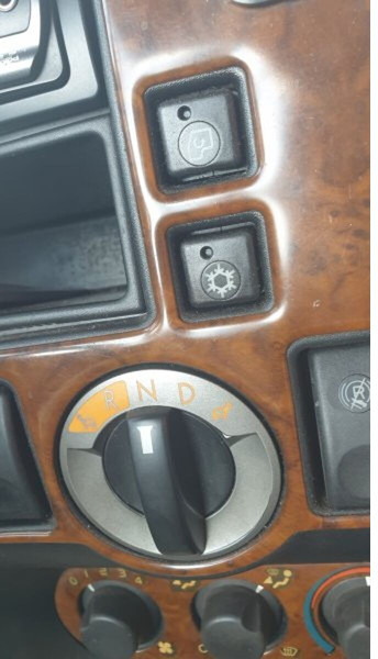 侧帘卡车 DAF 6x2 FX105.460 BDF 7.2m Kogel retarder automat：图15