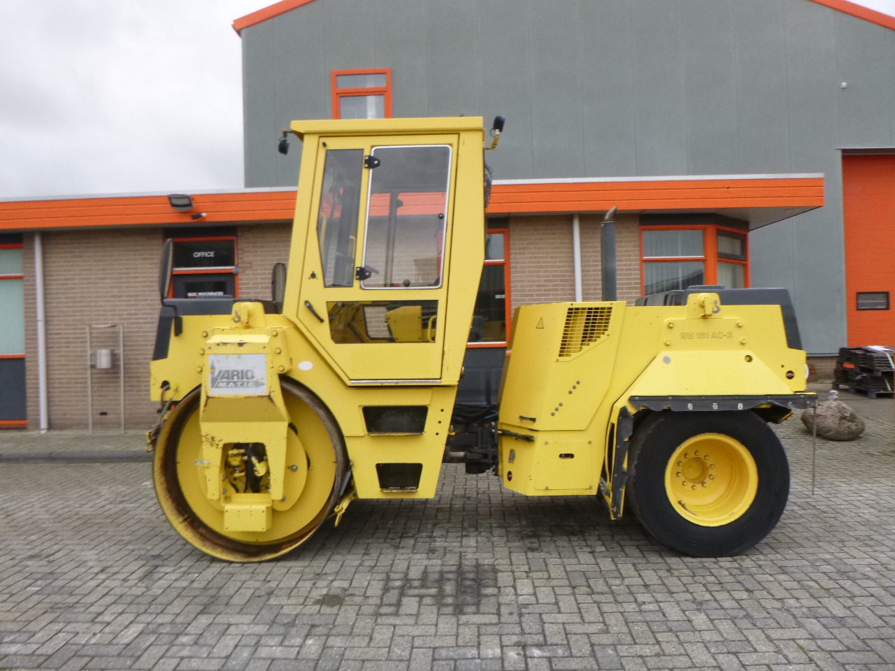 BOMAG BW151AC-2 - 组合式压路机:图1 BOMAG BW151AC-2 - 组合式压路机:图1