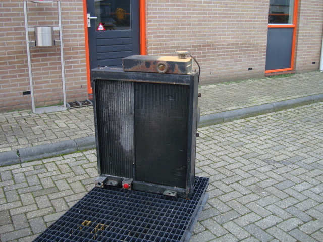 CATERPILLAR D350D/D400D/D350E/D400E/D25D/D30D - 液压系统 适用于 铰接式自卸车:图4 CATERPILLAR D350D/D400D/D350E/D400E/D25D/D30D - 液压系统 适用于 铰接式自卸车:图4