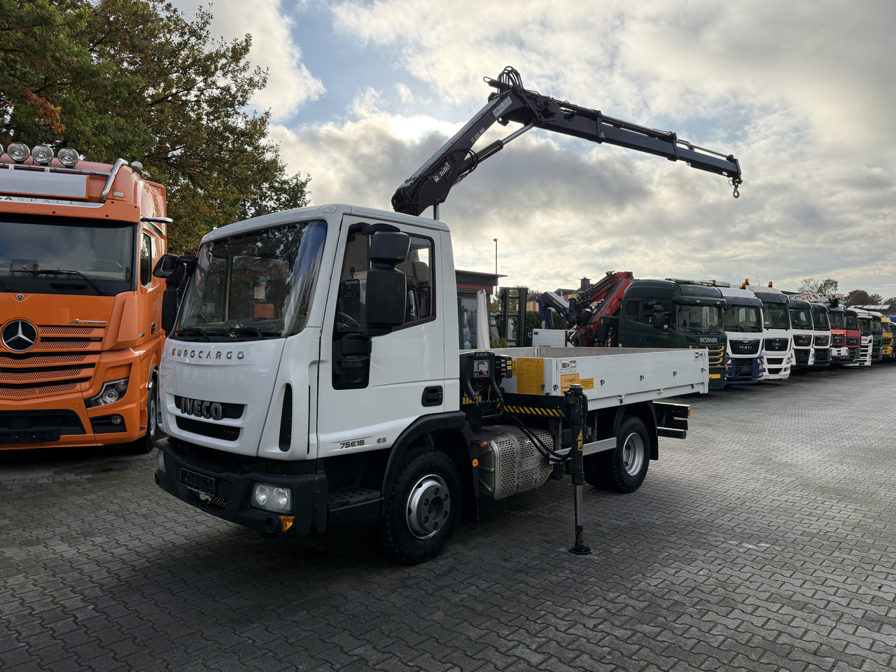 Iveco EuroCargo 75E16 Kran Hiab 055-2 - 起重车, 栏板式/ 平板卡车:图1 Iveco EuroCargo 75E16 Kran Hiab 055-2 - 起重车, 栏板式/ 平板卡车:图1
