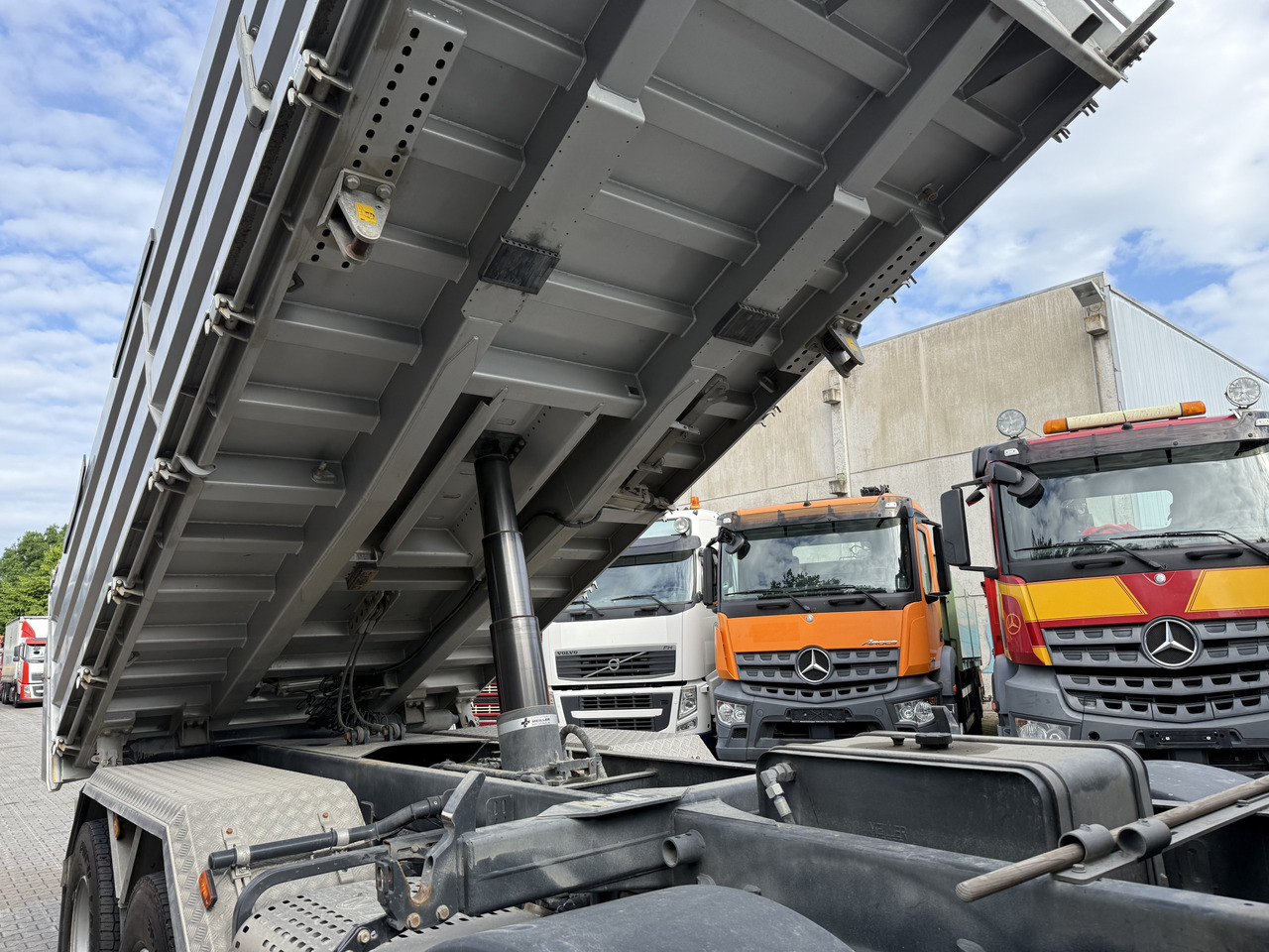 Iveco T-Way 510 / AT410T51 8X4 Meiller - 翻斗车:图3 Iveco T-Way 510 / AT410T51 8X4 Meiller - 翻斗车:图3