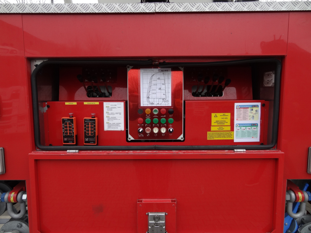 MAN FE 410 6X6 Feuerwehr Vema Lift 32 Meter - 车载空中平台:图3 MAN FE 410 6X6 Feuerwehr Vema Lift 32 Meter - 车载空中平台:图3