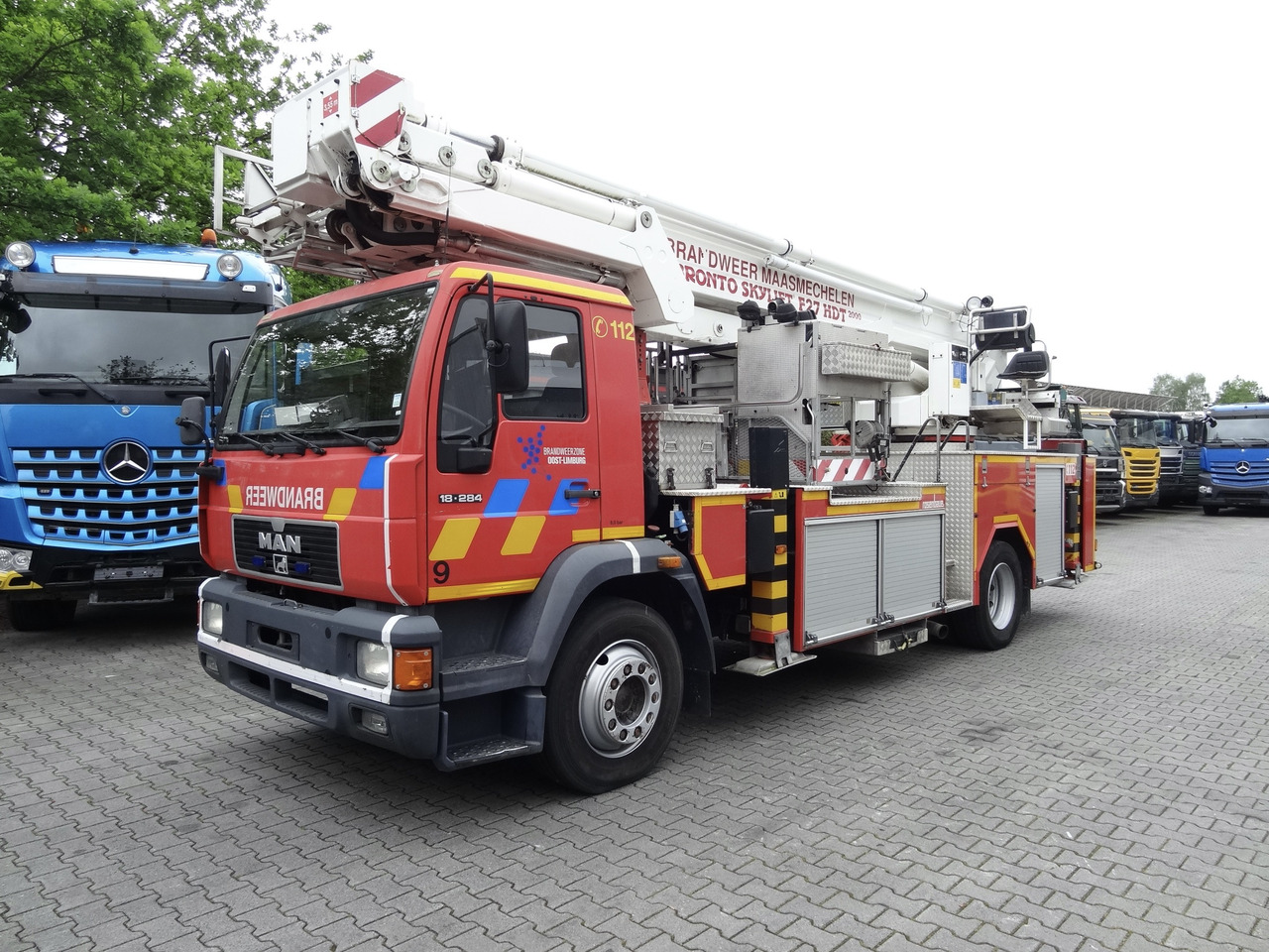 MAN L2000 18.284 Feuerwehr Bronto Skylift 27 Meter - 车载空中平台:图1 MAN L2000 18.284 Feuerwehr Bronto Skylift 27 Meter - 车载空中平台:图1