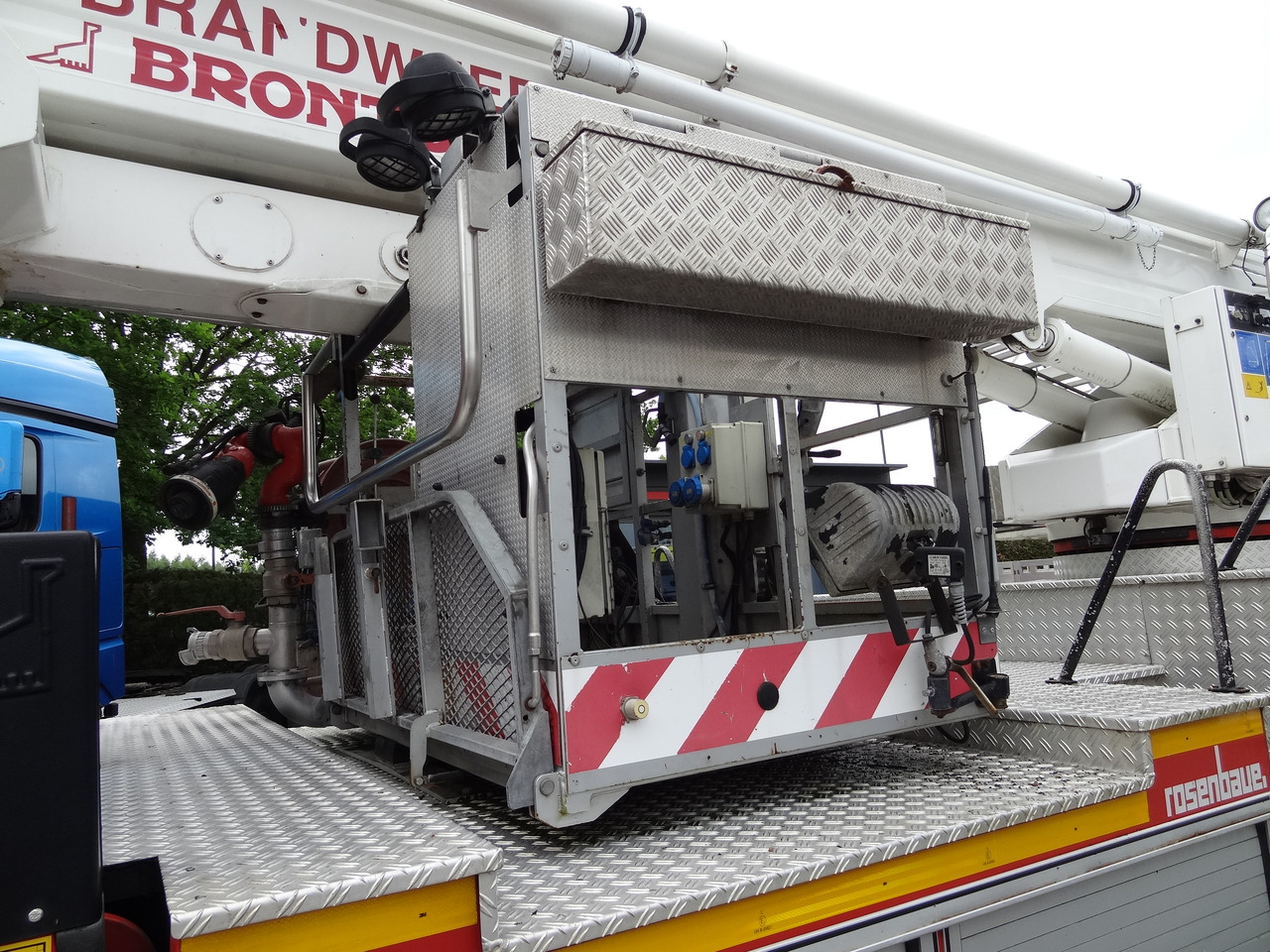 MAN L2000 18.284 Feuerwehr Bronto Skylift 27 Meter - 车载空中平台:图3 MAN L2000 18.284 Feuerwehr Bronto Skylift 27 Meter - 车载空中平台:图3