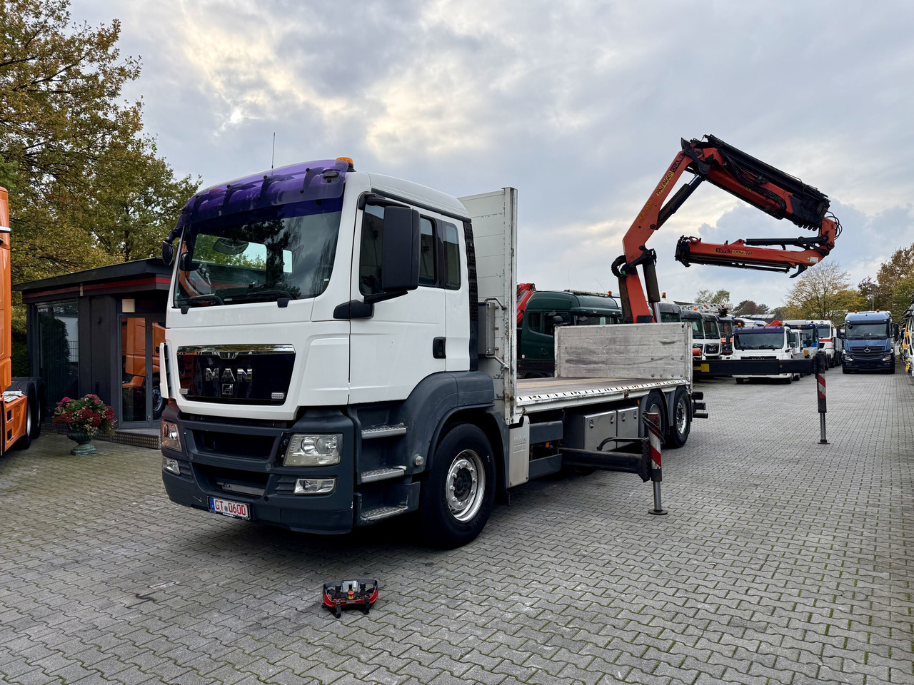 MAN TGS 26.360 6X2 Palfinger 27002 bis 26.5 Meter - 栏板式/ 平板卡车, 起重车:图1 MAN TGS 26.360 6X2 Palfinger 27002 bis 26.5 Meter - 栏板式/ 平板卡车, 起重车:图1