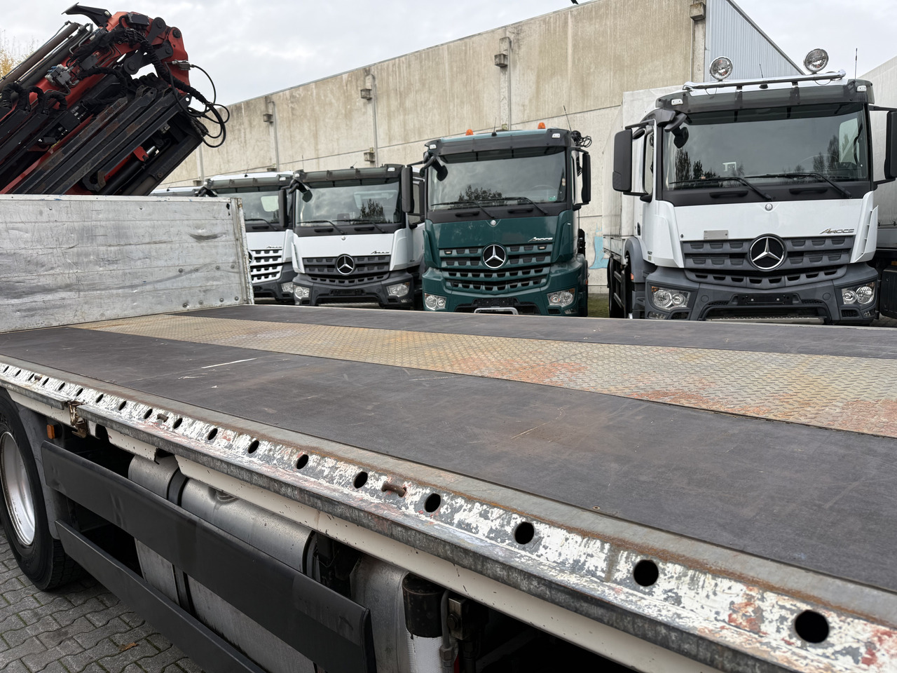 MAN TGS 26.360 6X2 Palfinger 27002 bis 26.5 Meter - 栏板式/ 平板卡车, 起重车:图2 MAN TGS 26.360 6X2 Palfinger 27002 bis 26.5 Meter - 栏板式/ 平板卡车, 起重车:图2