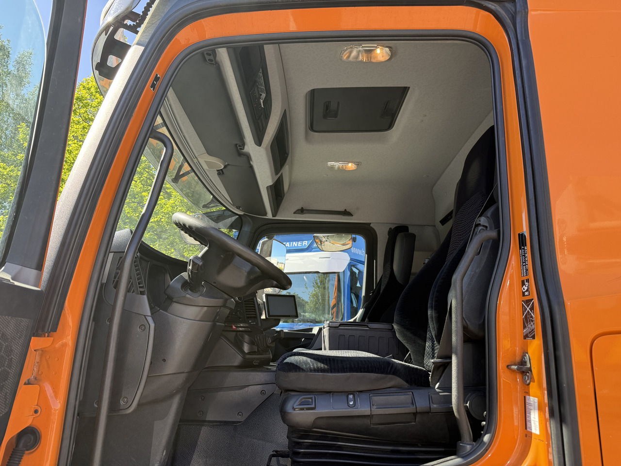 Mercedes-Benz Actros 1827 Kran Palfinger PK 9002 - 起重车, 侧帘卡车:图4 Mercedes-Benz Actros 1827 Kran Palfinger PK 9002 - 起重车, 侧帘卡车:图4