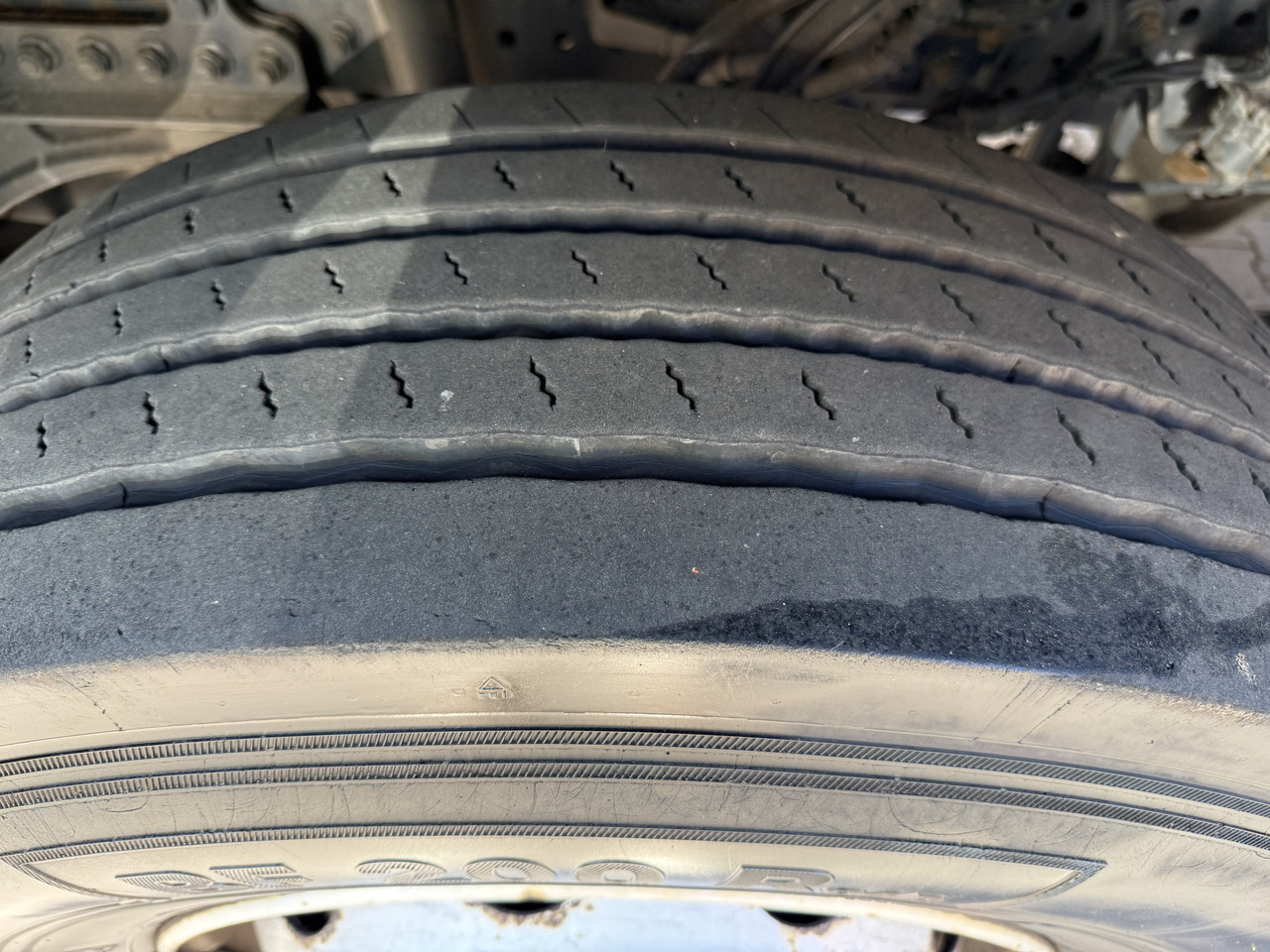 Mercedes-Benz Actros 1827 Kran Palfinger PK 9002 - 侧帘卡车, 起重车:图2 Mercedes-Benz Actros 1827 Kran Palfinger PK 9002 - 侧帘卡车, 起重车:图2