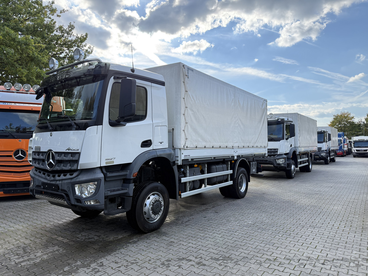 Mercedes-Benz Arocs 1827 AK 4X4 Ex- - 侧帘卡车:图1 Mercedes-Benz Arocs 1827 AK 4X4 Ex- - 侧帘卡车:图1