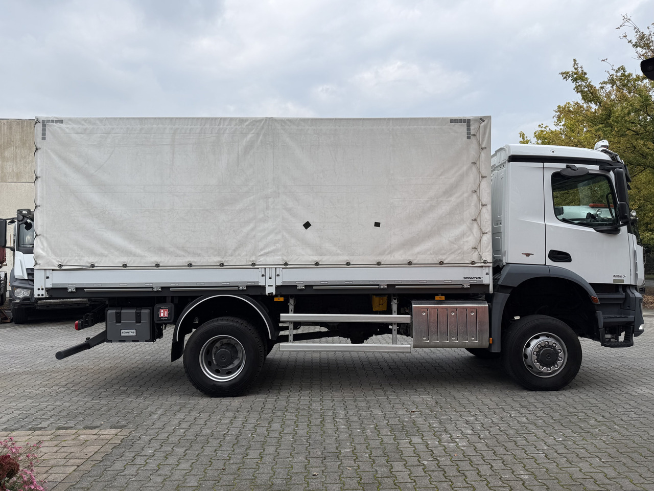 Mercedes-Benz Arocs 1827 AK 4X4 Ex- 租赁 Mercedes-Benz Arocs 1827 AK 4X4 Ex-：图12