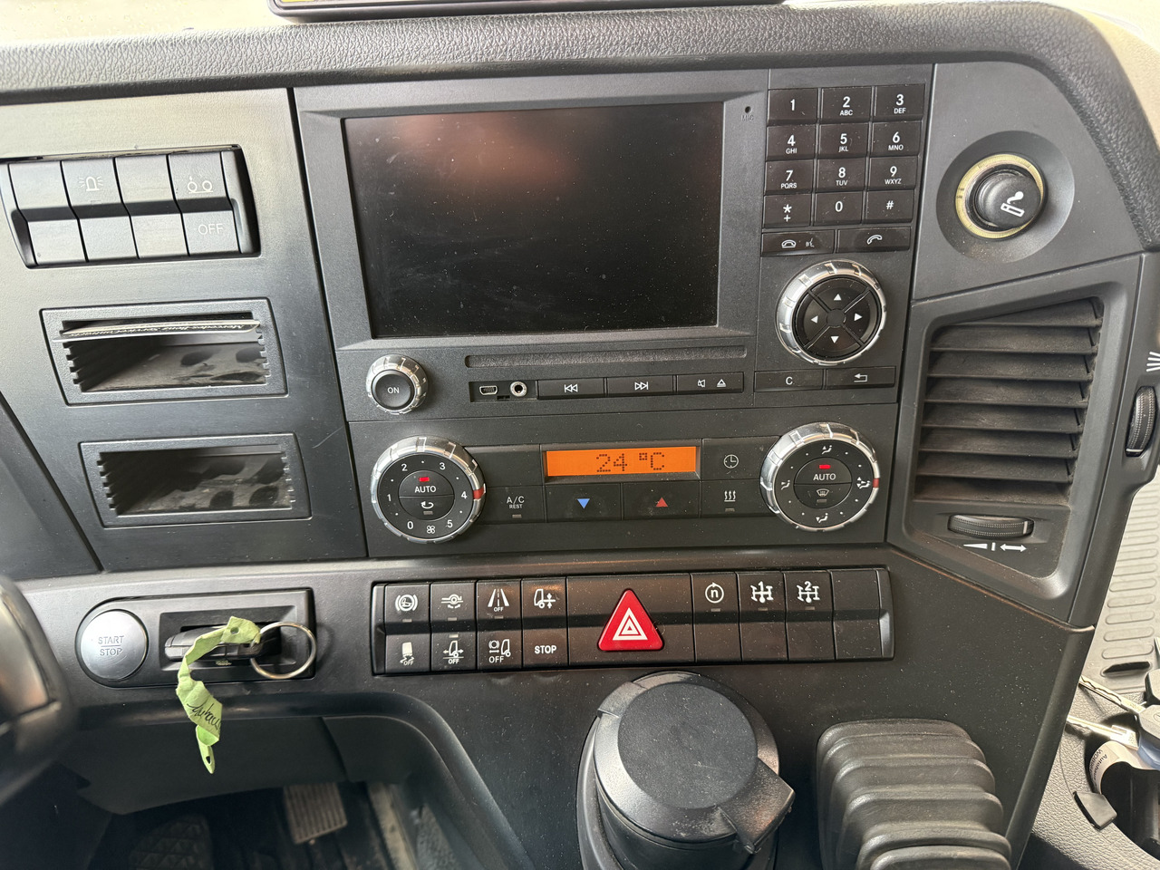 Mercedes-Benz Arocs 2653 6X4 Kran Kesla 2124L - 木材运输车, 起重车:图2 Mercedes-Benz Arocs 2653 6X4 Kran Kesla 2124L - 木材运输车, 起重车:图2