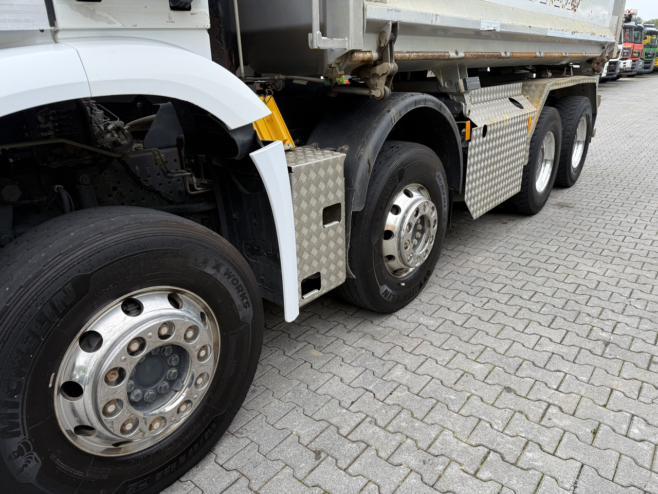 Mercedes-Benz Arocs 3245 K 8X4 - 翻斗车:图4 Mercedes-Benz Arocs 3245 K 8X4 - 翻斗车:图4