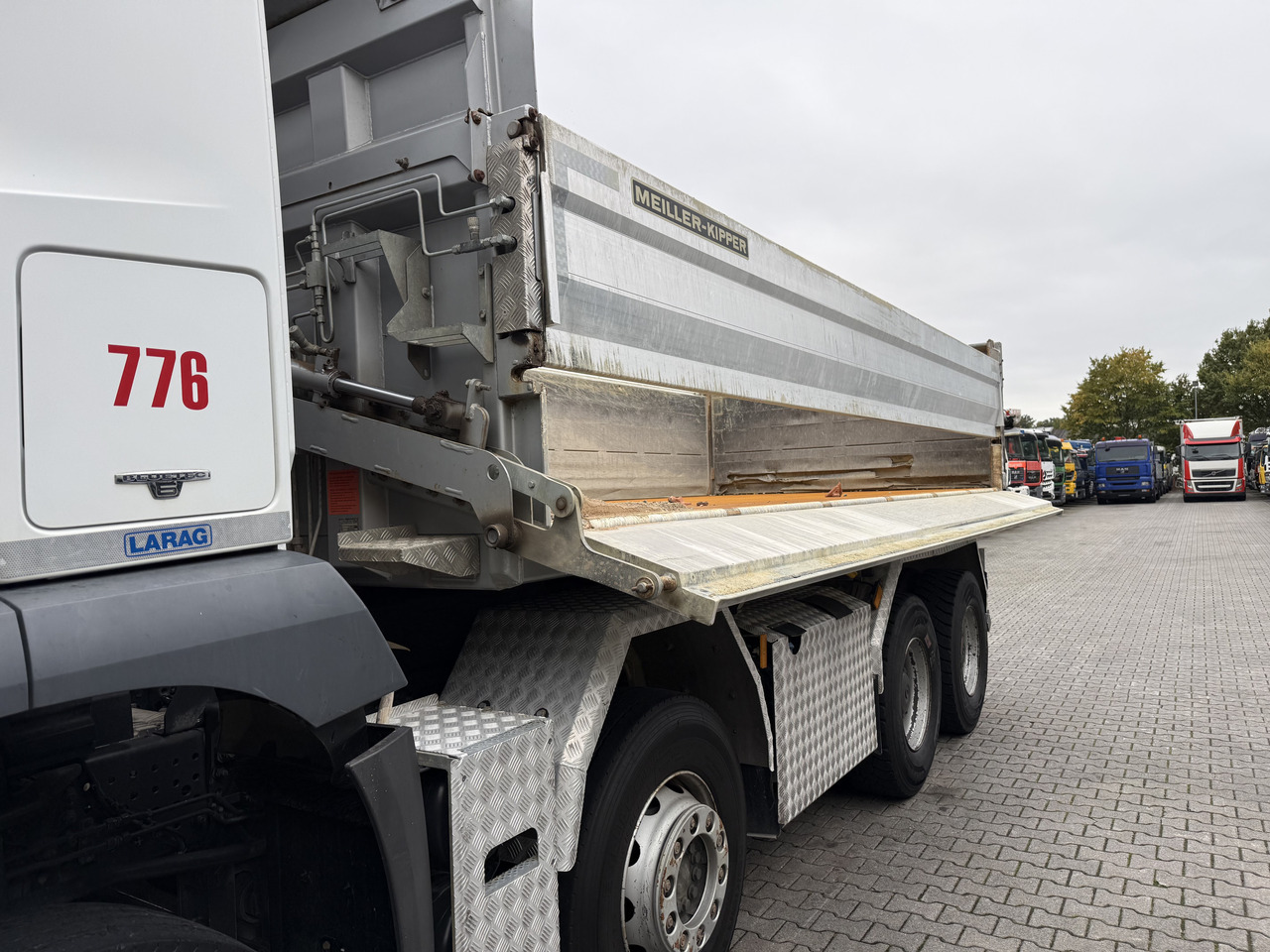 Mercedes-Benz Arocs 3246K 8X4 Meiller - 翻斗车:图3 Mercedes-Benz Arocs 3246K 8X4 Meiller - 翻斗车:图3