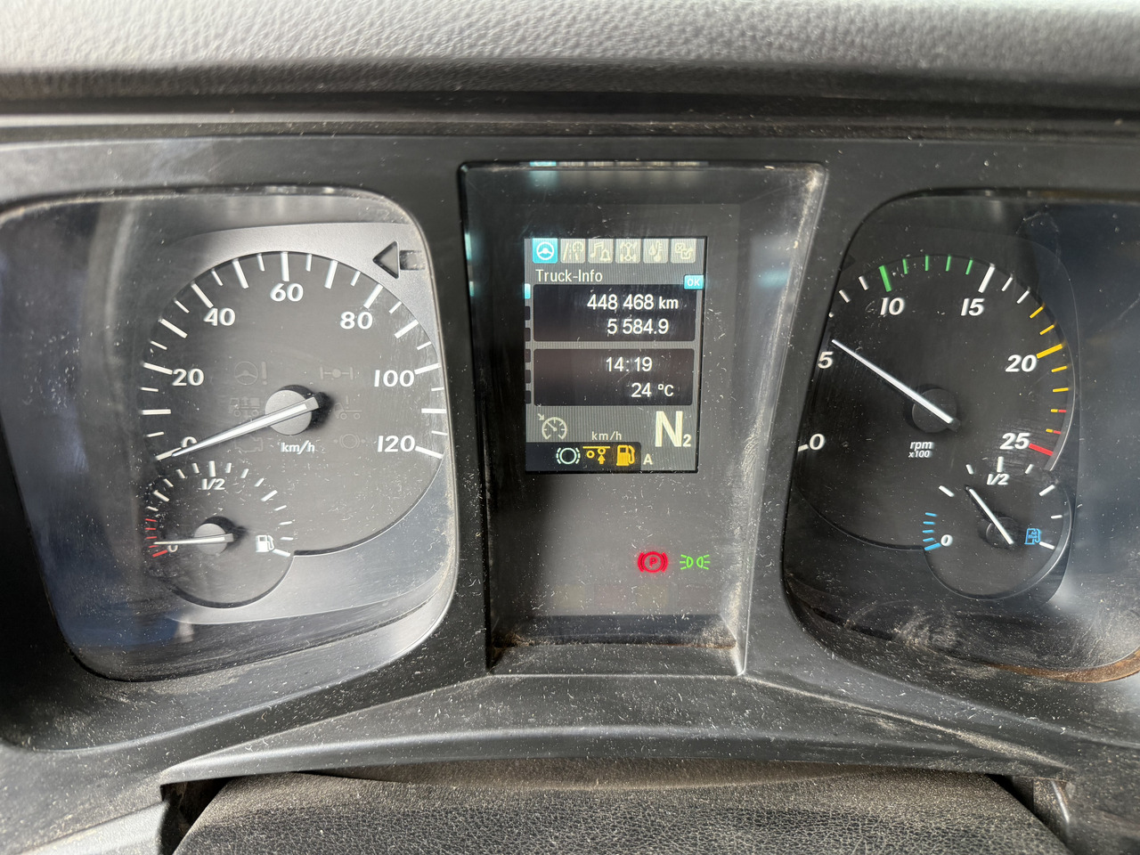 Mercedes-Benz Arocs 3251 8X4 Haken mit Kran HMF 2620 K5 - 吊钩升降车, 起重车:图5 Mercedes-Benz Arocs 3251 8X4 Haken mit Kran HMF 2620 K5 - 吊钩升降车, 起重车:图5