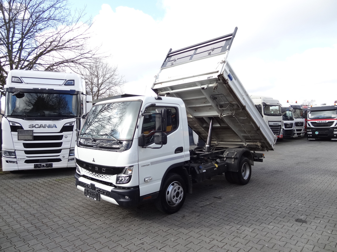 Mitsubishi Fuso 7C18 Meiller - 翻斗车:图1 Mitsubishi Fuso 7C18 Meiller - 翻斗车:图1